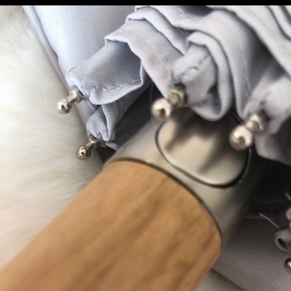 RARE Fondation Louis Vuitton Gray umbrella folding new - Picture 3 of 6